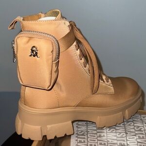 Steve Madden Women's Boots with Pouch (Brand-New)